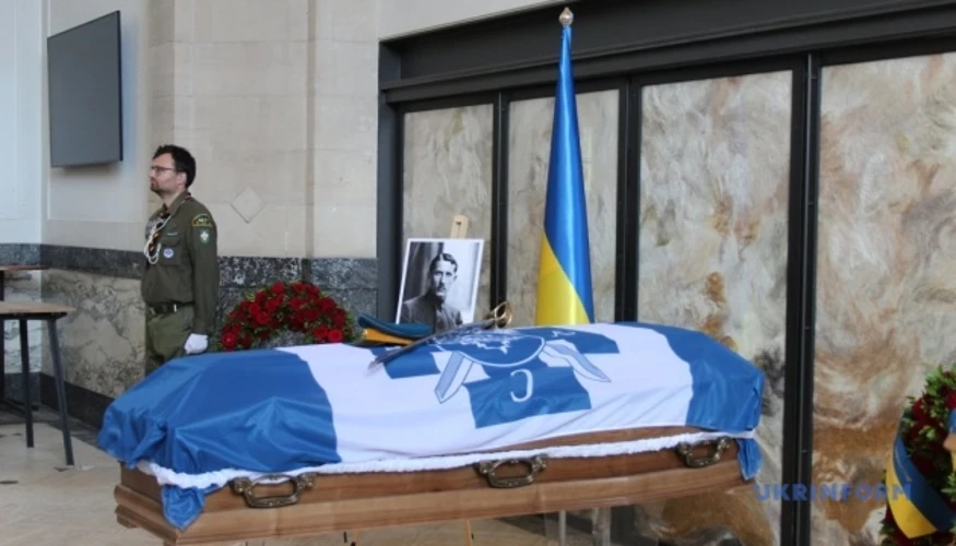 У Нідерландах ексгумували прах Євгена Коновальця: готують перепоховання в Україні