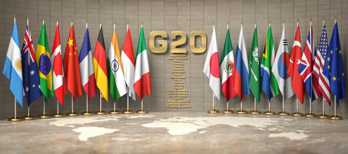 Прапор США на тлі логотипу G20