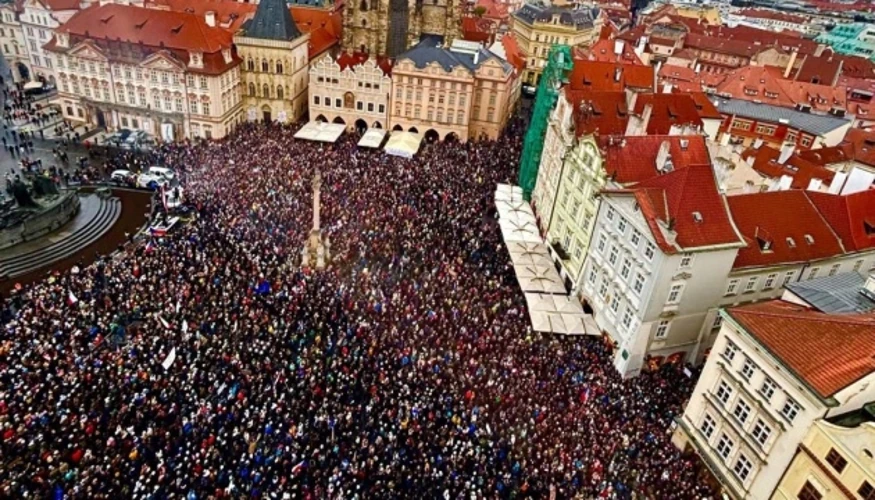 У Празі тисячі учасників закликали захистити незалежність ČT і ČRo