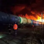 Зійшовший з рейок вантажний потяг та горіння цистерн із пальним у Свердловській області РФ