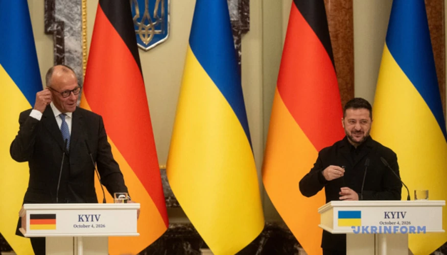 Президент України Володимир Зеленський і канцлер Німеччини Фрідріх Мерц під час спільного спілкування з журналістами у Києві